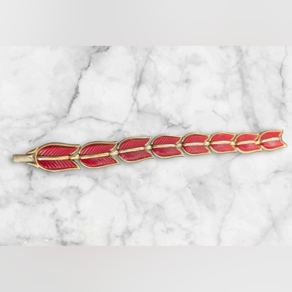 Trifari Red Thermoset Tulip Bracelet - Picture 1 of 3